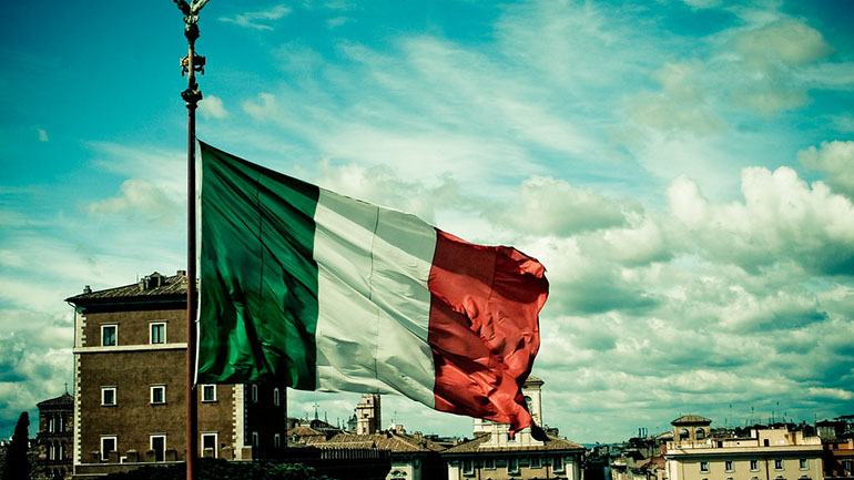 Πυρπολήθηκε αυτοκίνητο Ιταλού διπλωμάτη στο Βερολίνο – Ζημιές στο ιταλικό προξενείο στην Βαρκελώνη